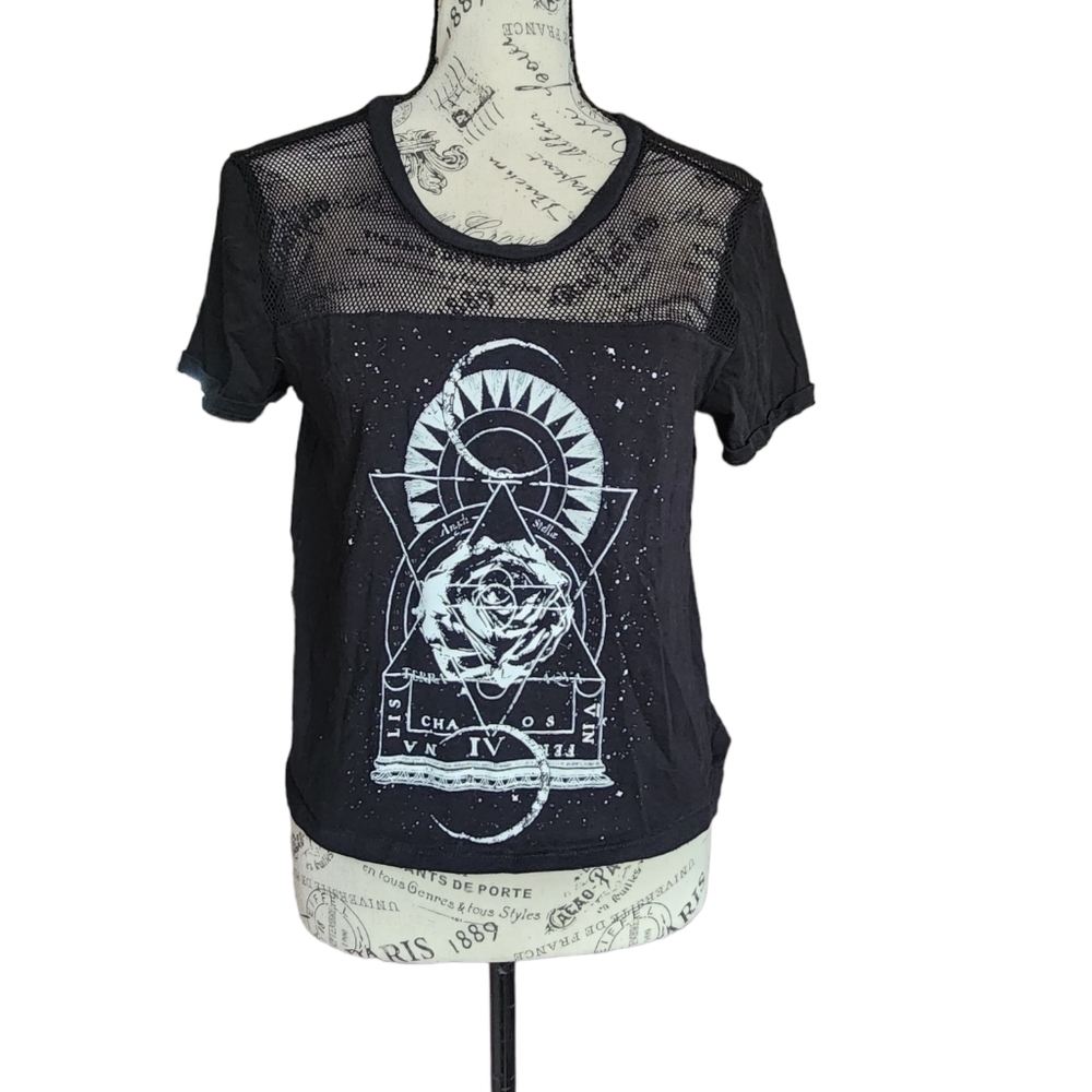 Tee with mesh shoulders